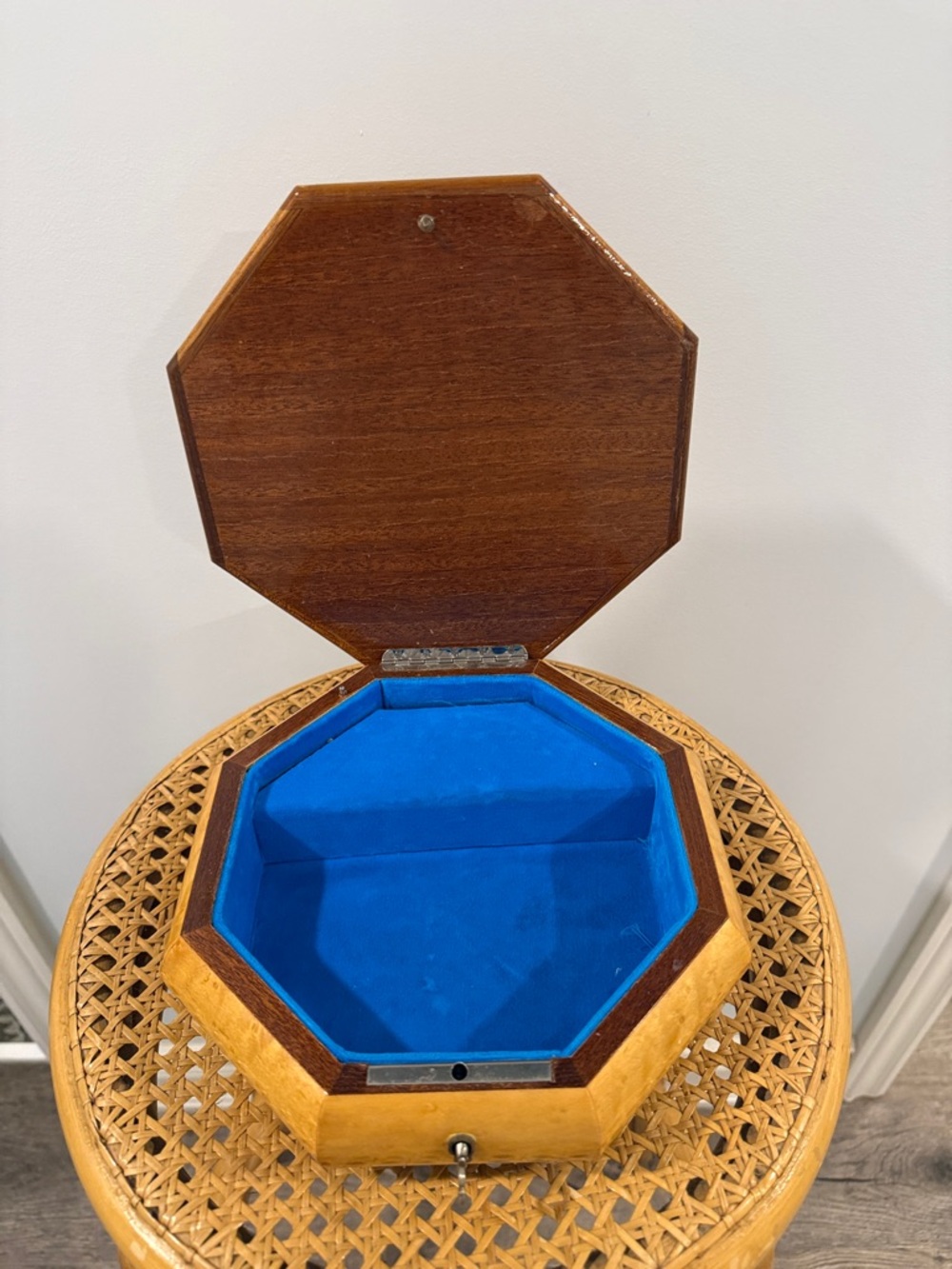 Vintage Burl Floral Inlay Wood Jewelry Music Box - Picture 6 of 8